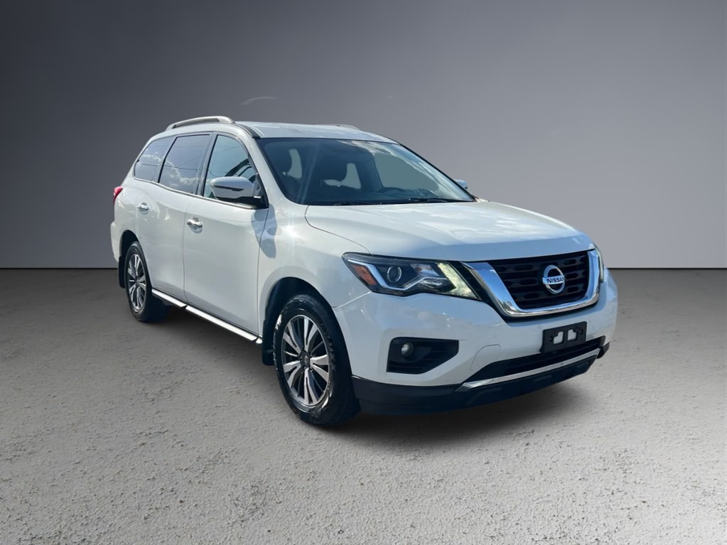 2017 Nissan Pathfinder Image 1