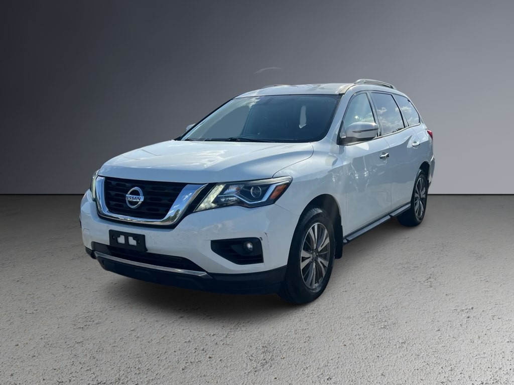 2017 Nissan Pathfinder Image 2
