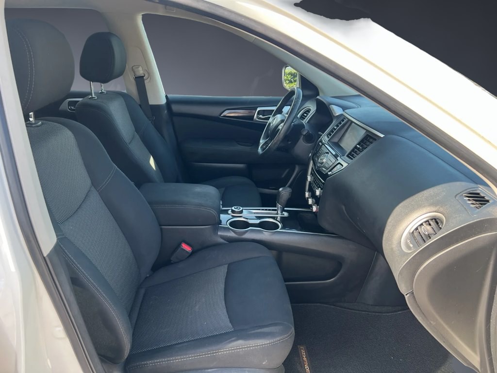 2017 Nissan Pathfinder Image 9
