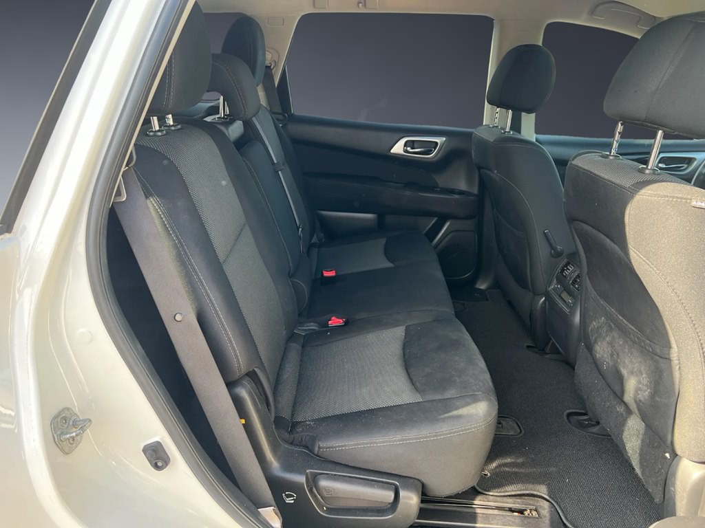 2017 Nissan Pathfinder Image 11