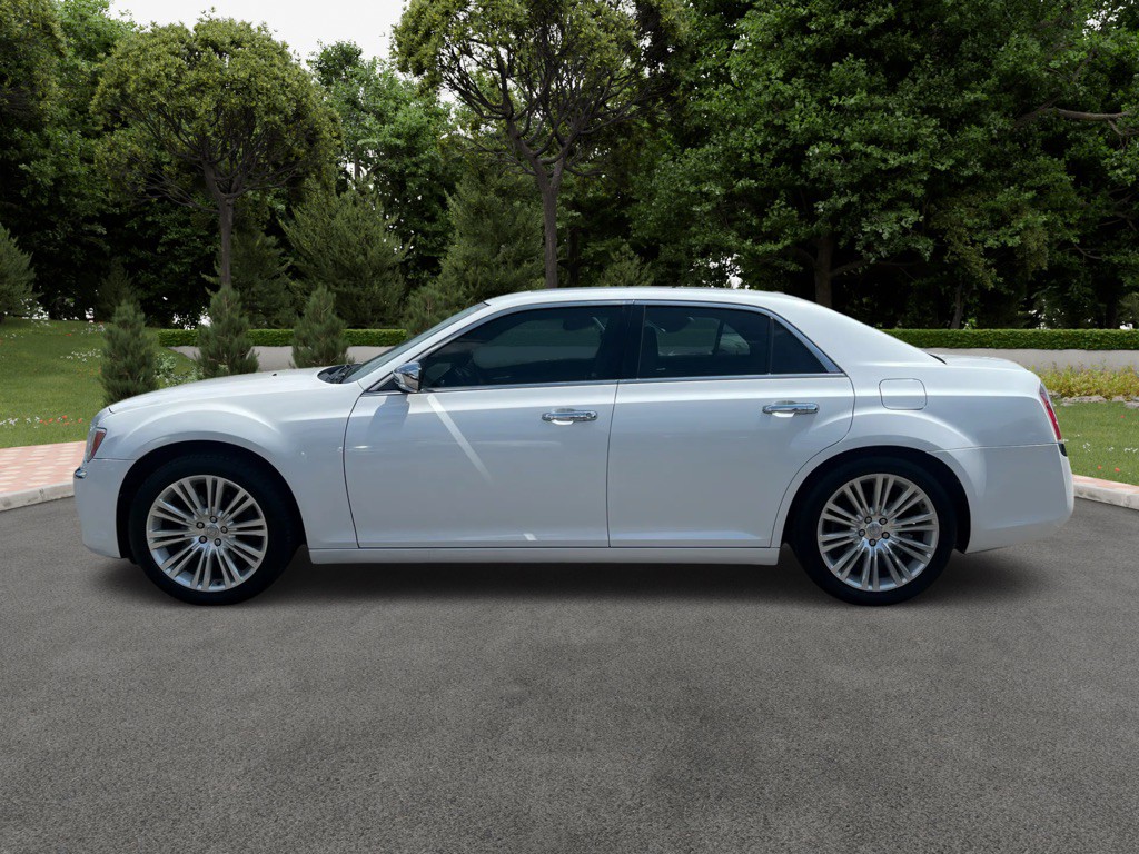 2011 Chrysler 300 Image 4
