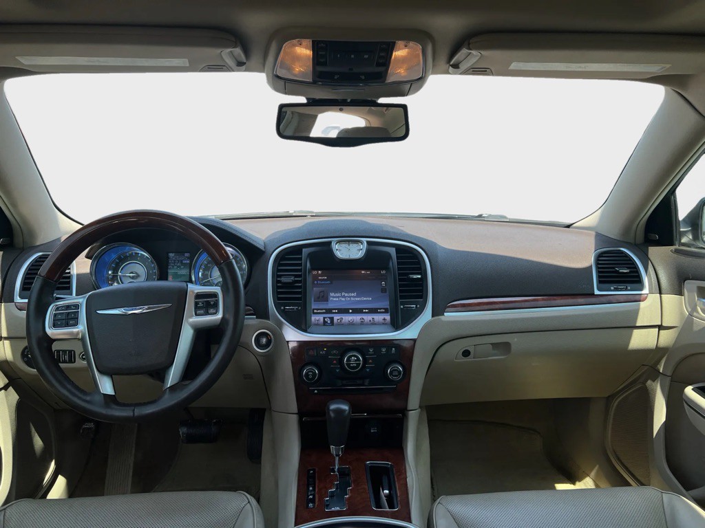 2011 Chrysler 300 Image 7