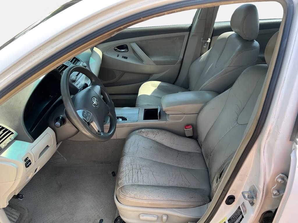 2010 Toyota Camry Image 8