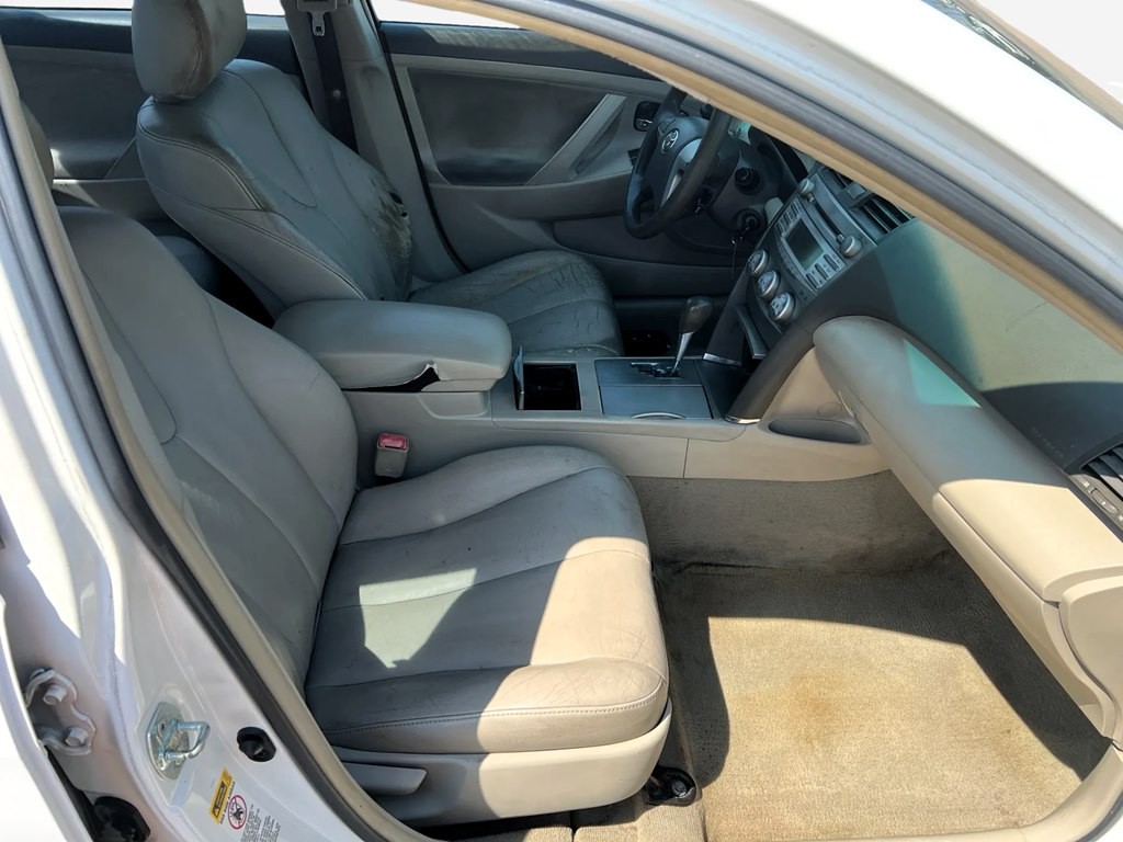 2010 Toyota Camry Image 10