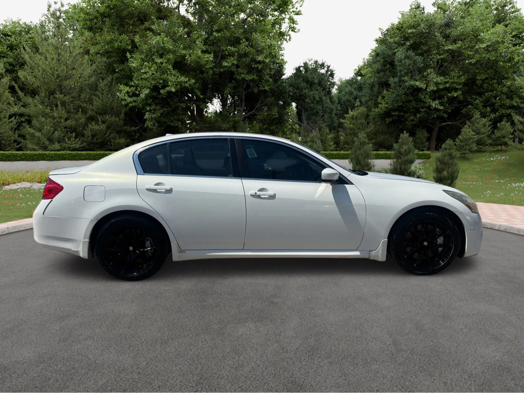 2010 INFINITI G37 Image 3