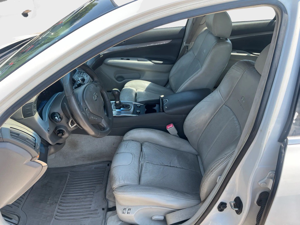 2010 INFINITI G37 Image 8