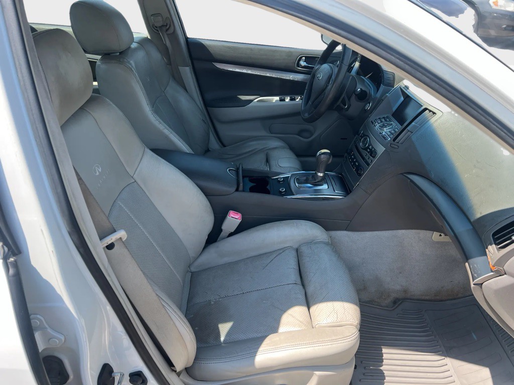 2010 INFINITI G37 Image 10