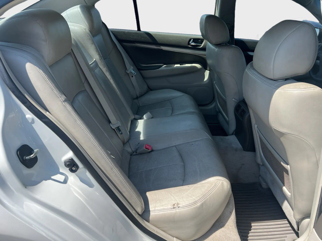 2010 INFINITI G37 Image 12