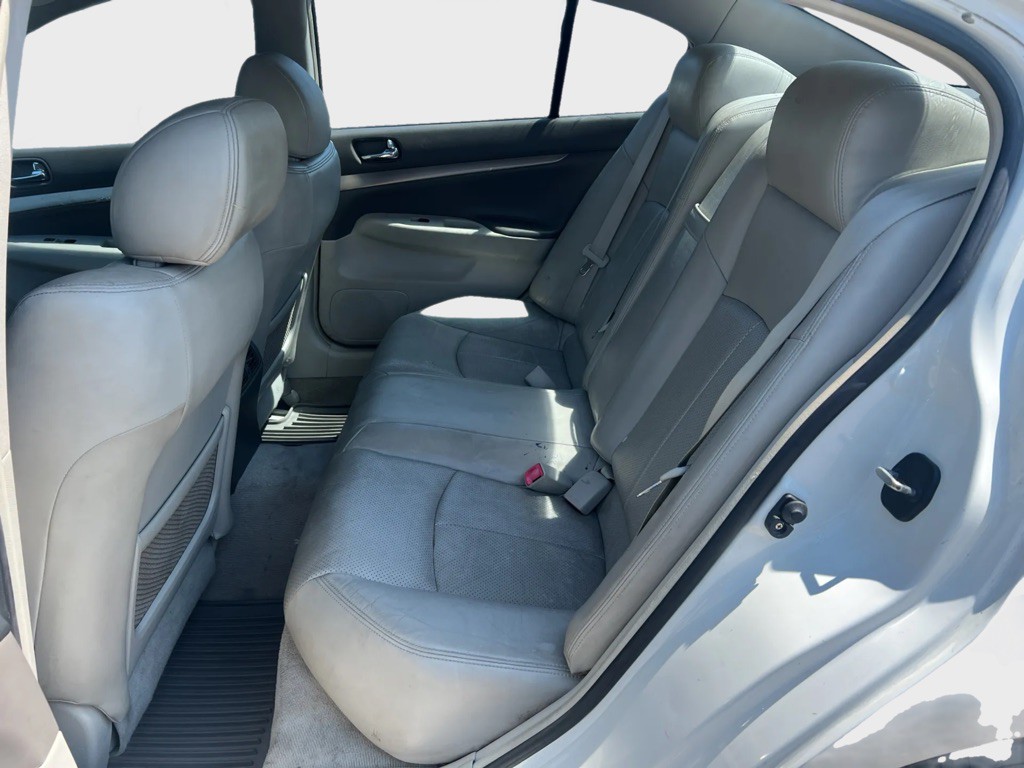 2010 INFINITI G37 Image 13