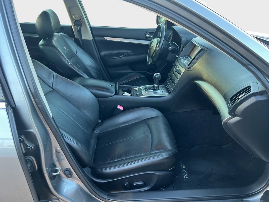2012 INFINITI G25 Image 10