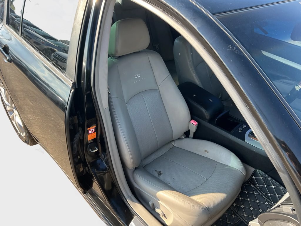 2009 INFINITI G37 Image 11