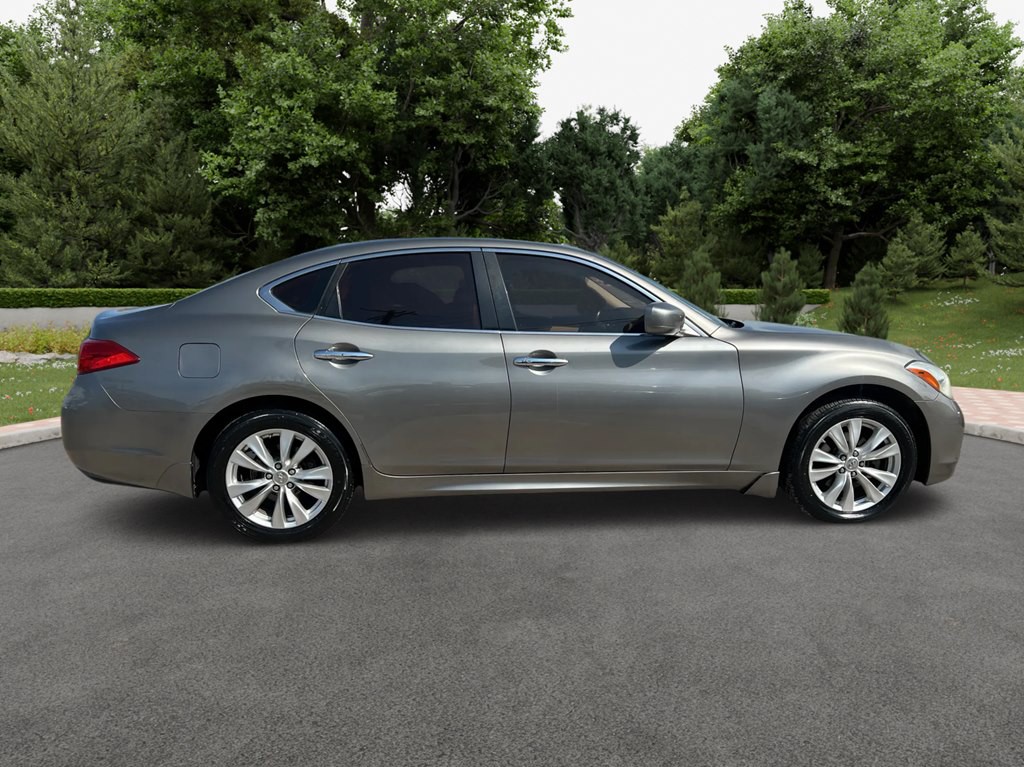 2011 INFINITI M37 Image 3