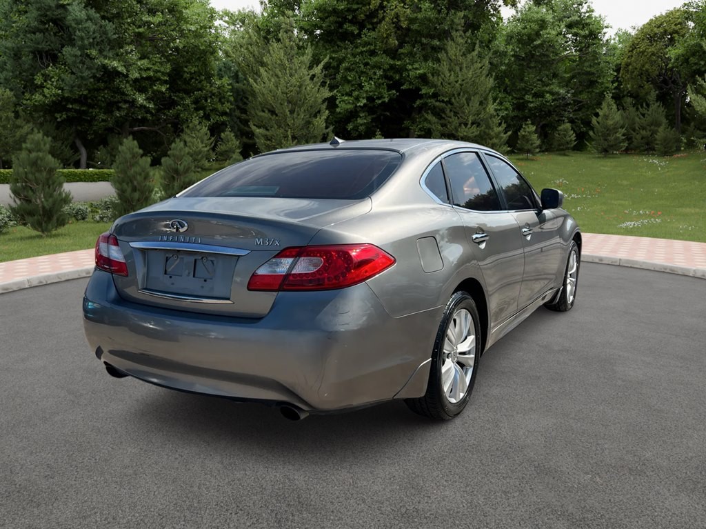 2011 INFINITI M37 Image 5