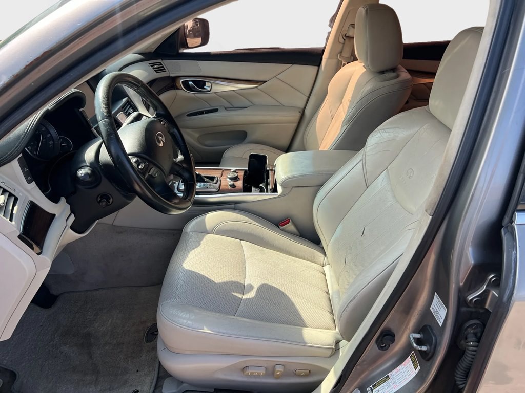 2011 INFINITI M37 Image 8