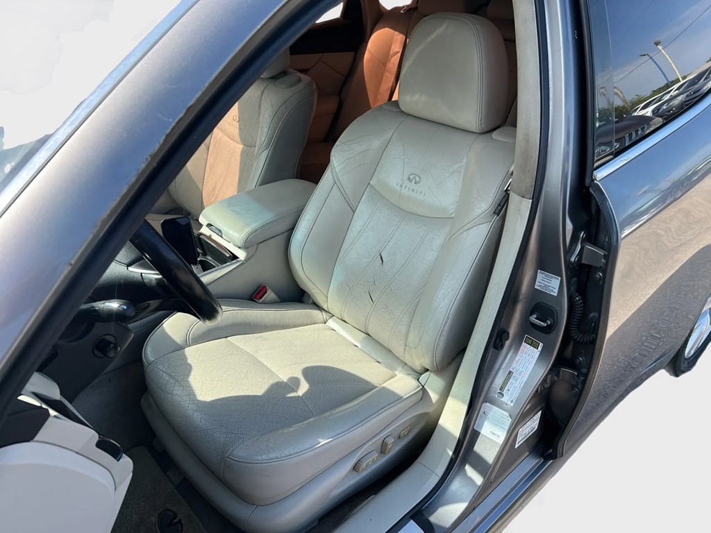 2011 INFINITI M37 Image 9