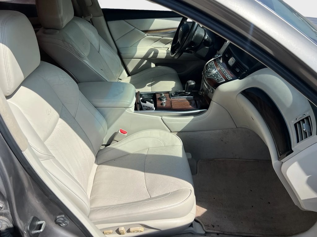 2011 INFINITI M37 Image 11