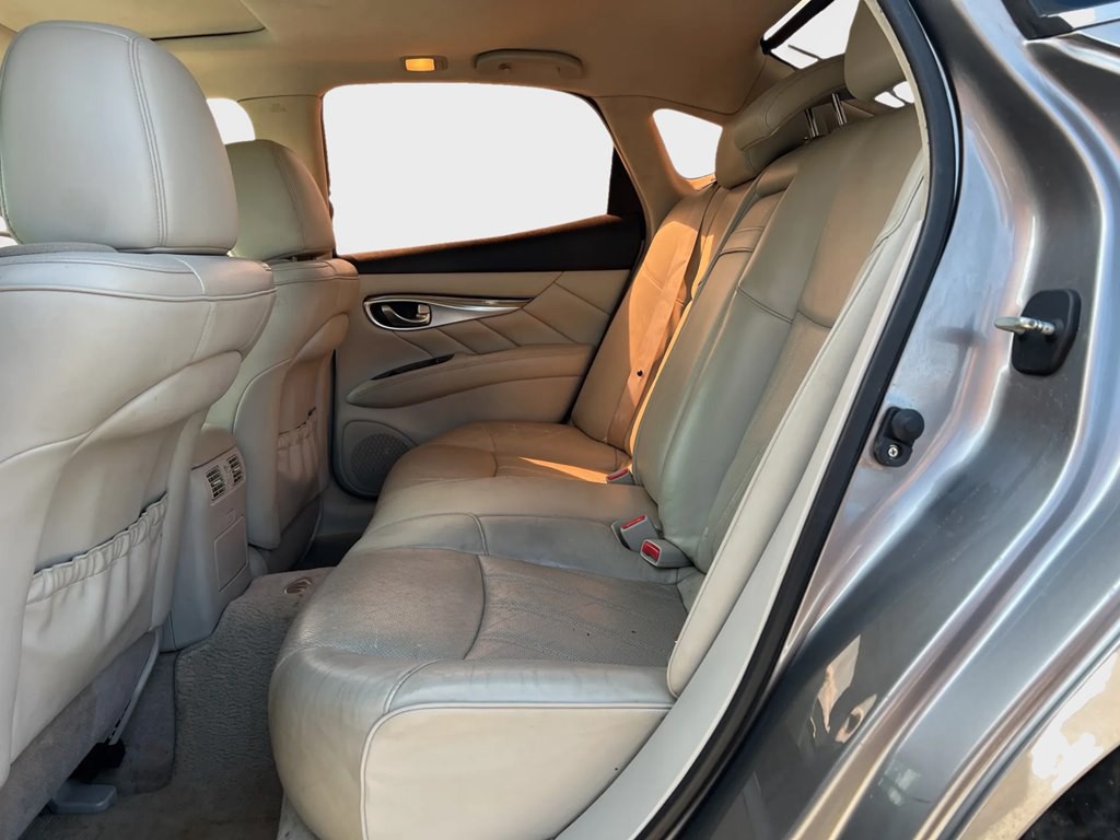2011 INFINITI M37 Image 13