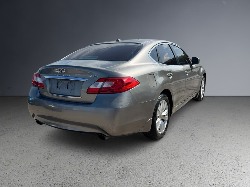 2011 INFINITI M37 Image 5