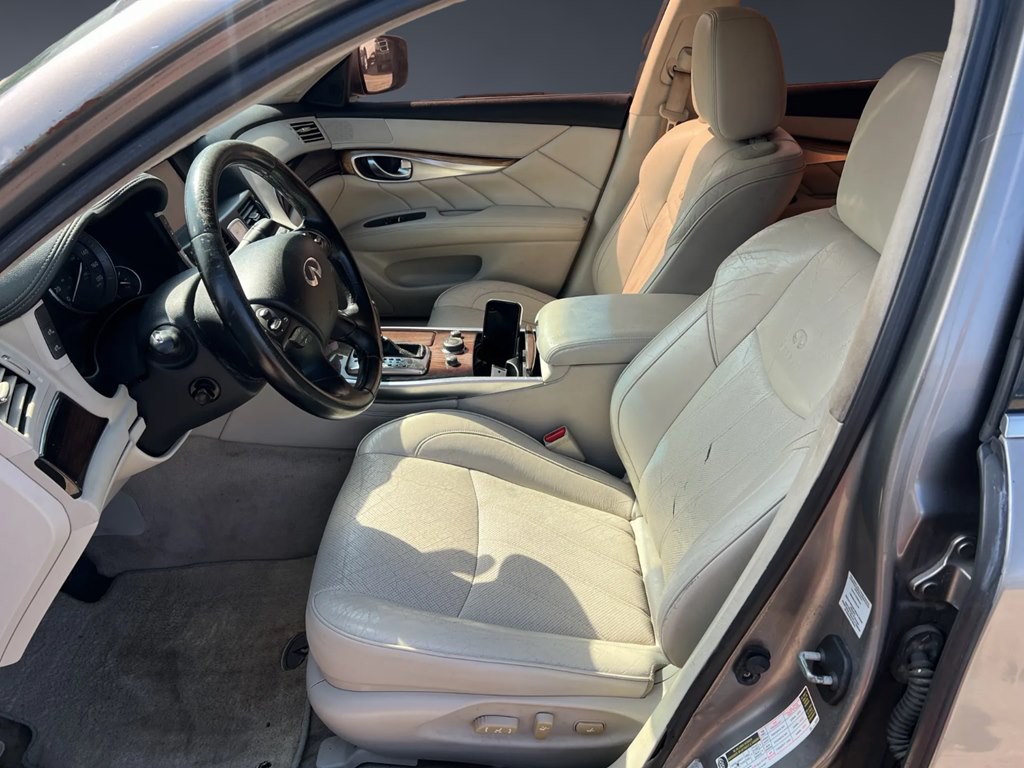 2011 INFINITI M37 Image 8