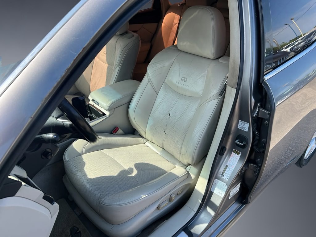 2011 INFINITI M37 Image 9