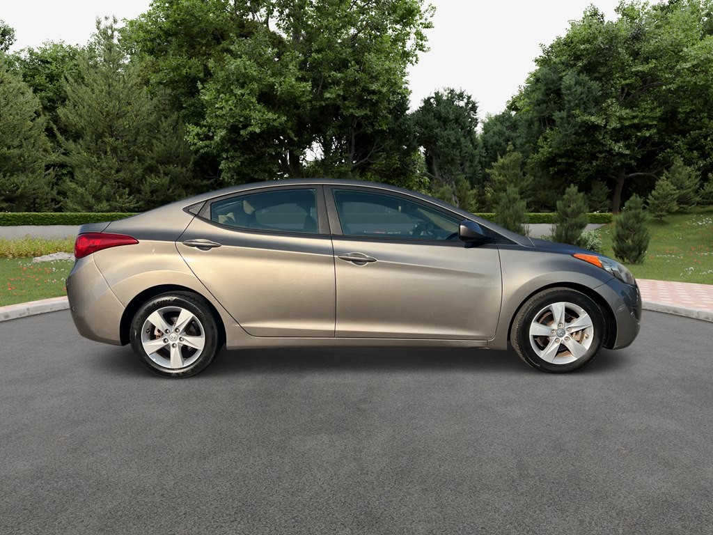 2013 Hyundai Elantra Image 3