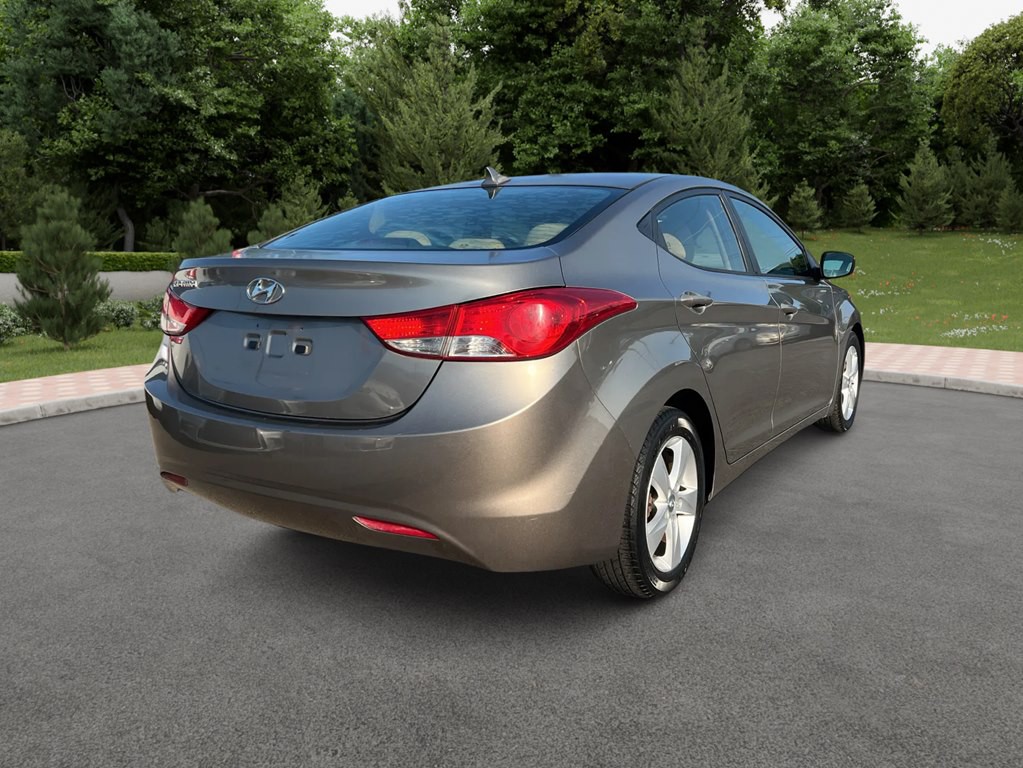 2013 Hyundai Elantra Image 5