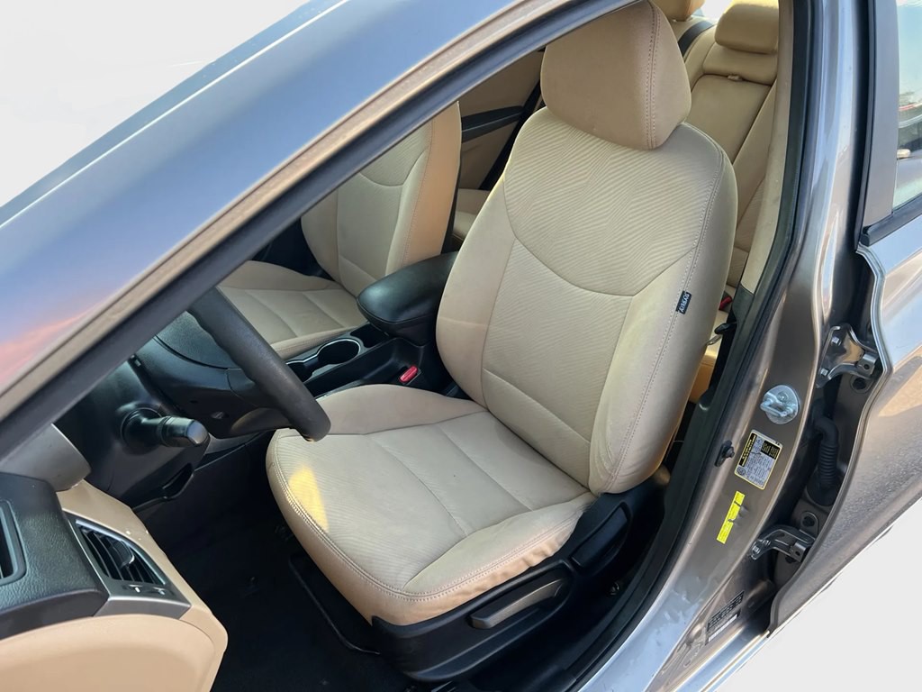2013 Hyundai Elantra Image 8