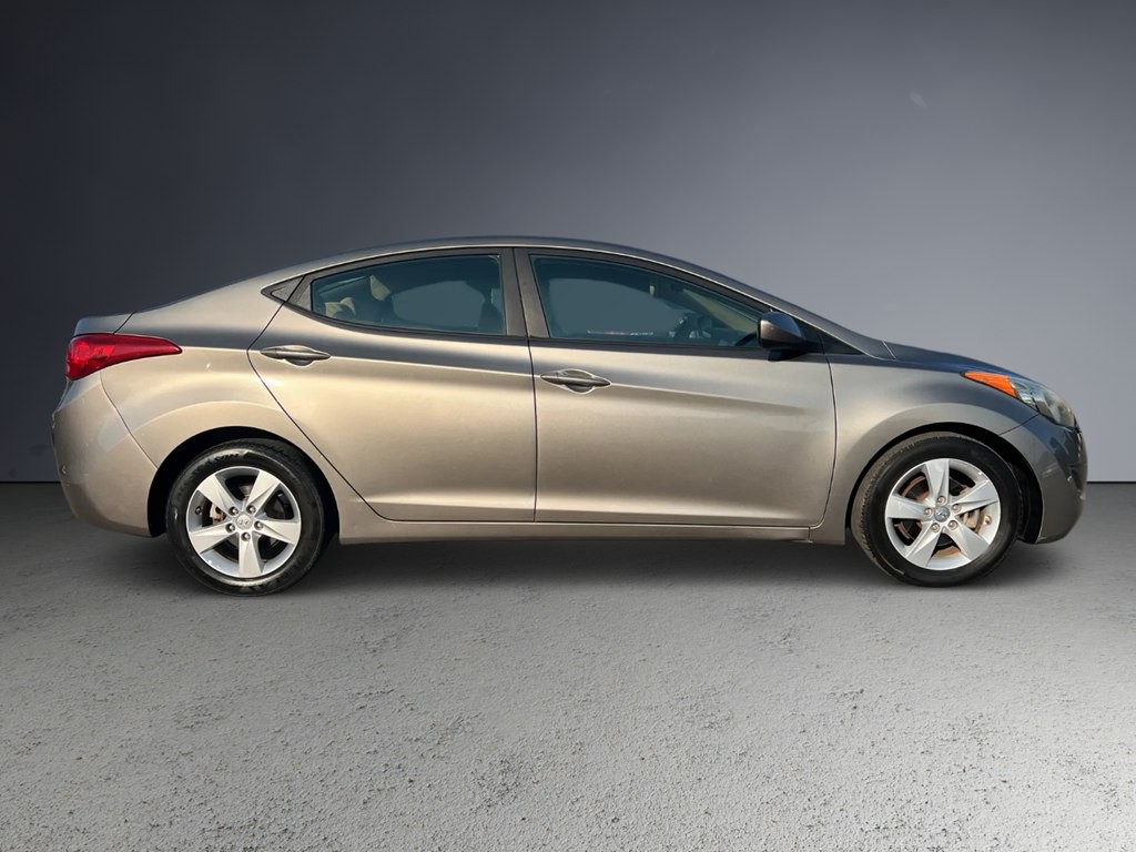 2013 Hyundai Elantra Image 3