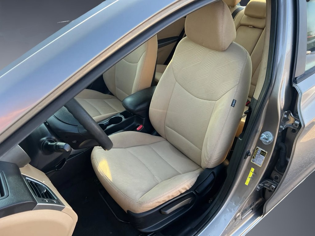 2013 Hyundai Elantra Image 8