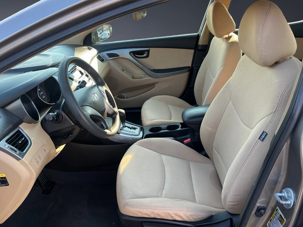 2013 Hyundai Elantra Image 9