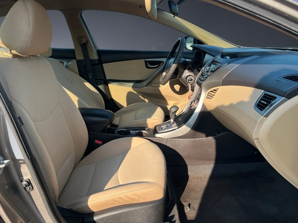 2013 Hyundai Elantra Image 10