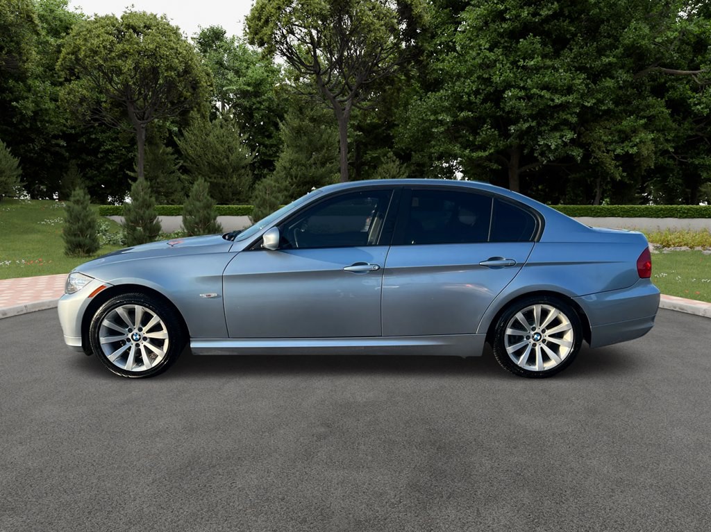 2011 BMW 3 Series Image 4