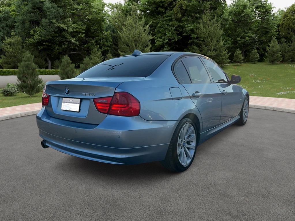2011 BMW 3 Series Image 5