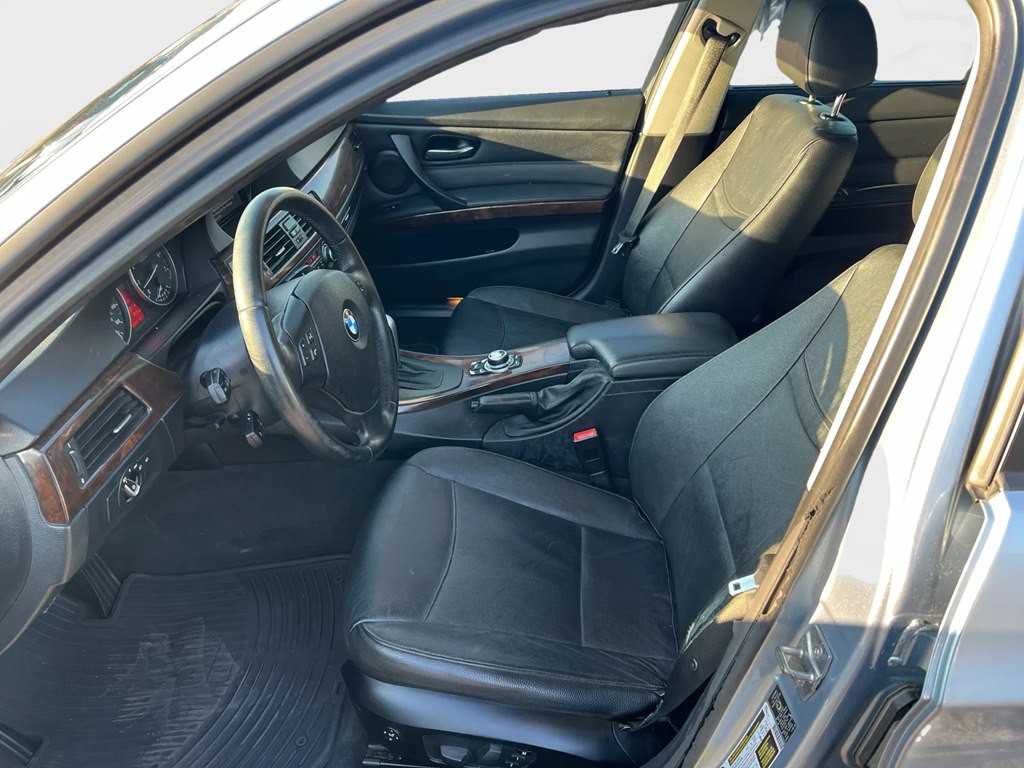 2011 BMW 3 Series Image 8