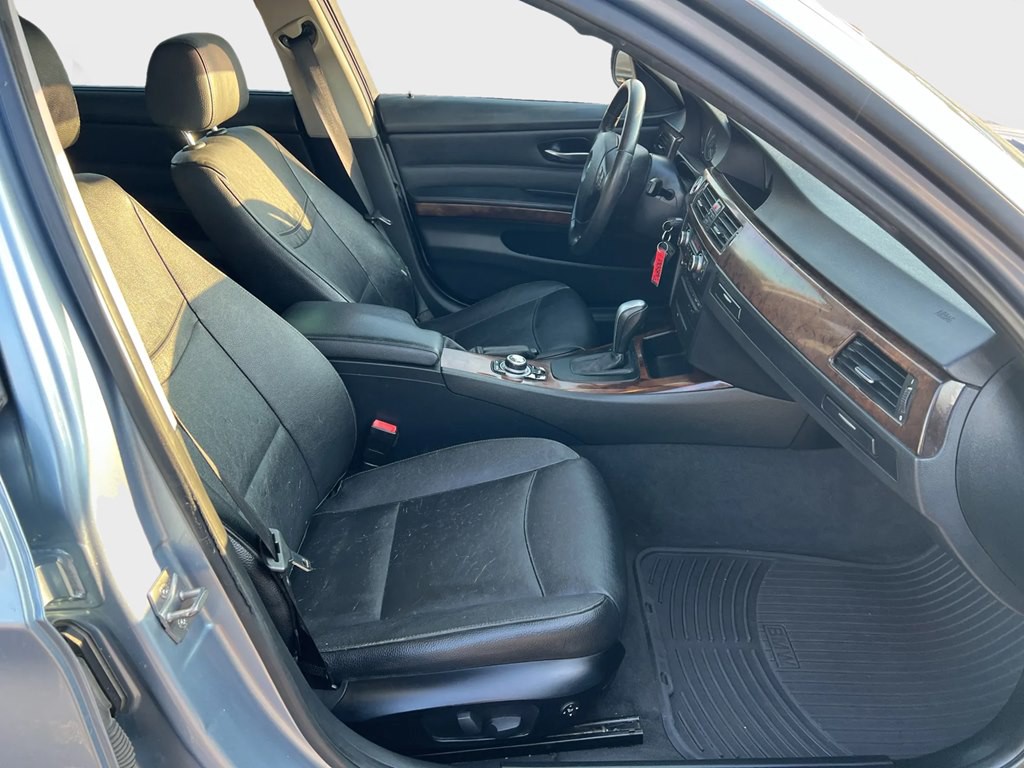 2011 BMW 3 Series Image 10