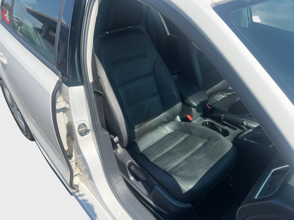 2012 Volkswagen Jetta Image 9