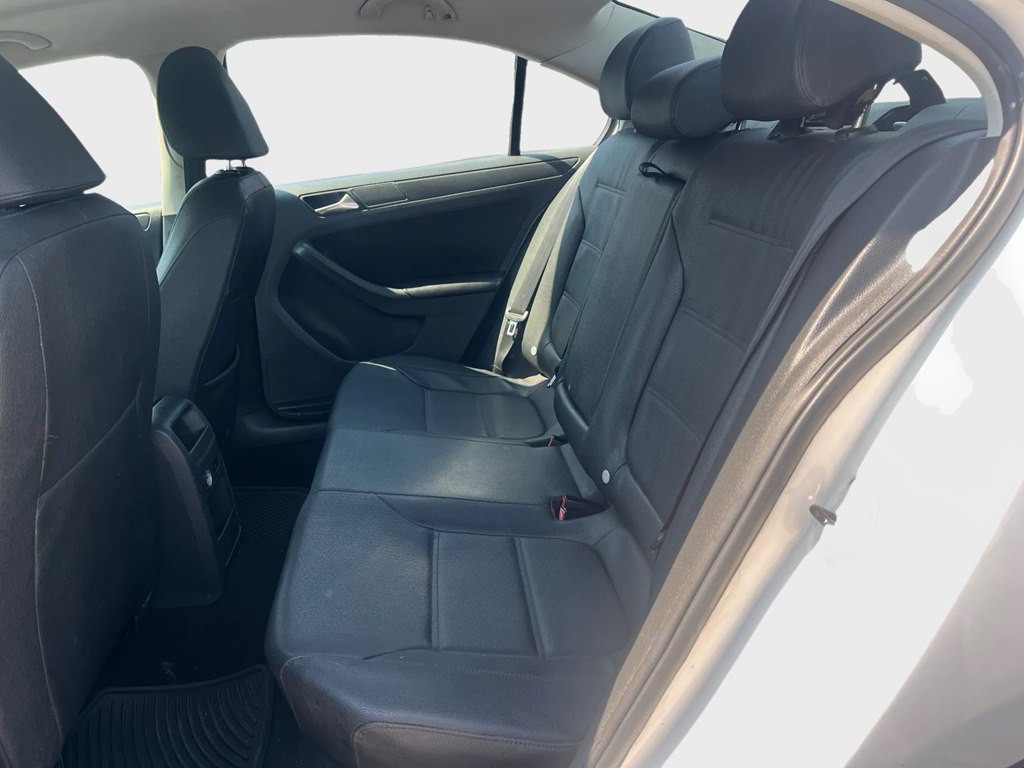 2012 Volkswagen Jetta Image 11