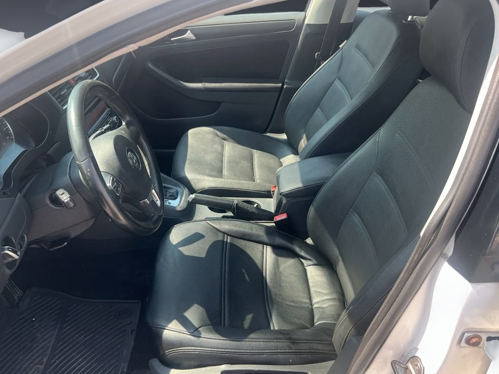 2012 Volkswagen Jetta Image 6