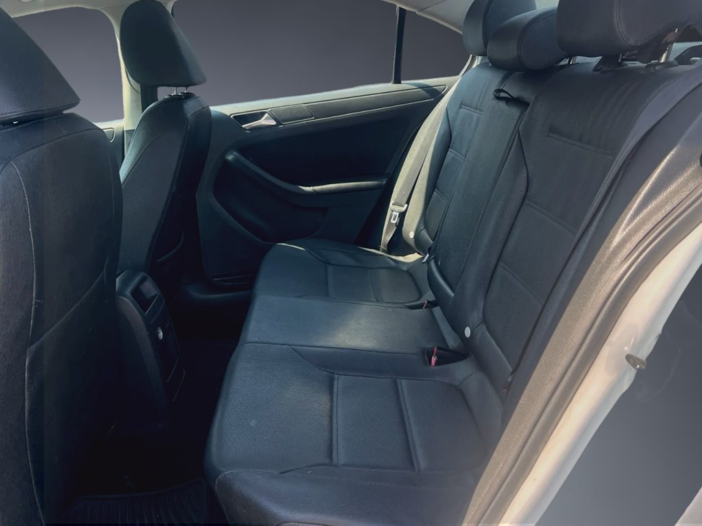 2012 Volkswagen Jetta Image 11