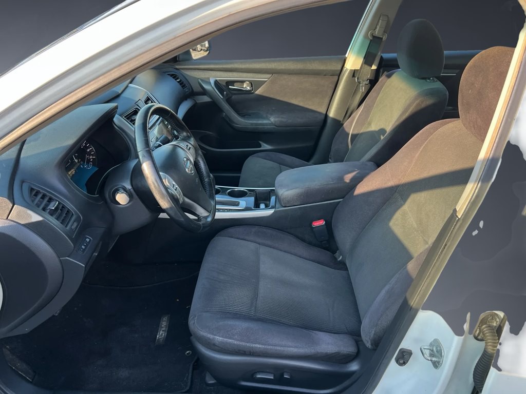 2013 Nissan Altima Image 9