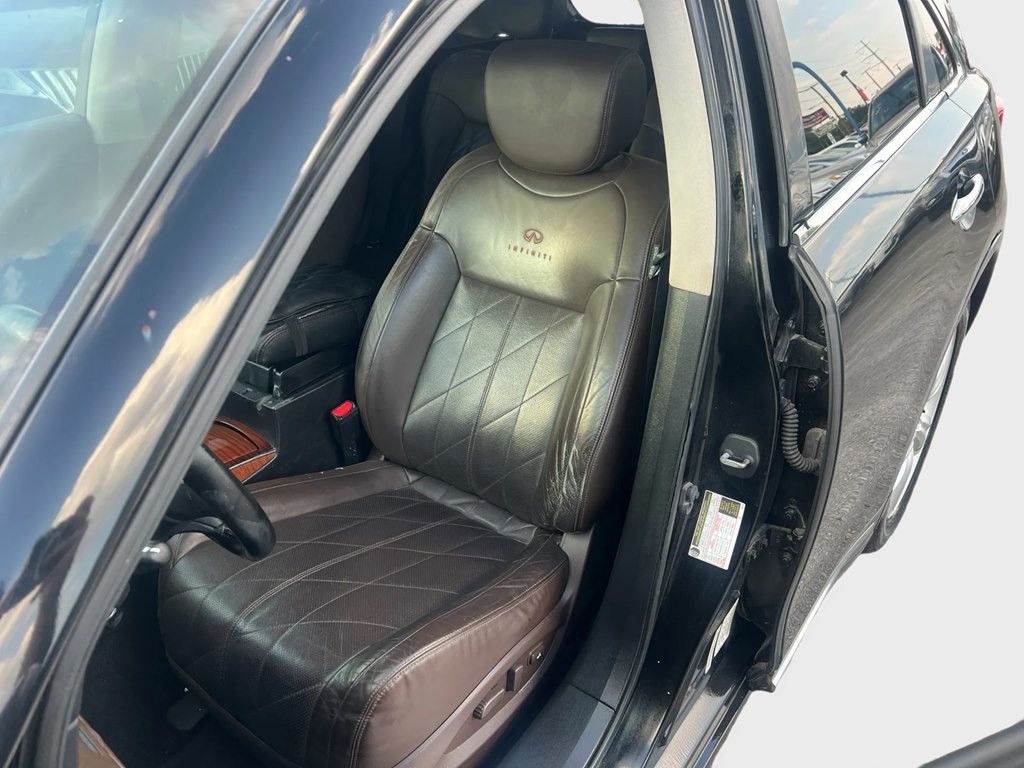 2011 INFINITI FX35 Image 9