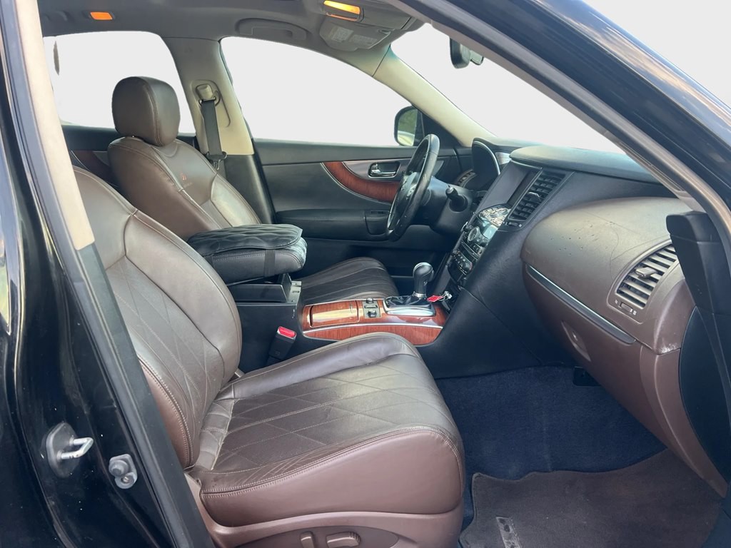 2011 INFINITI FX35 Image 10