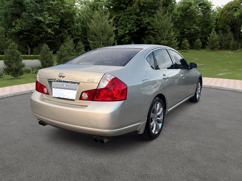 2006 INFINITI M35 Image 3