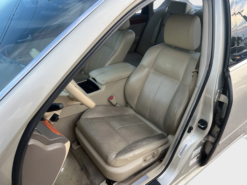 2006 INFINITI M35 Image 9
