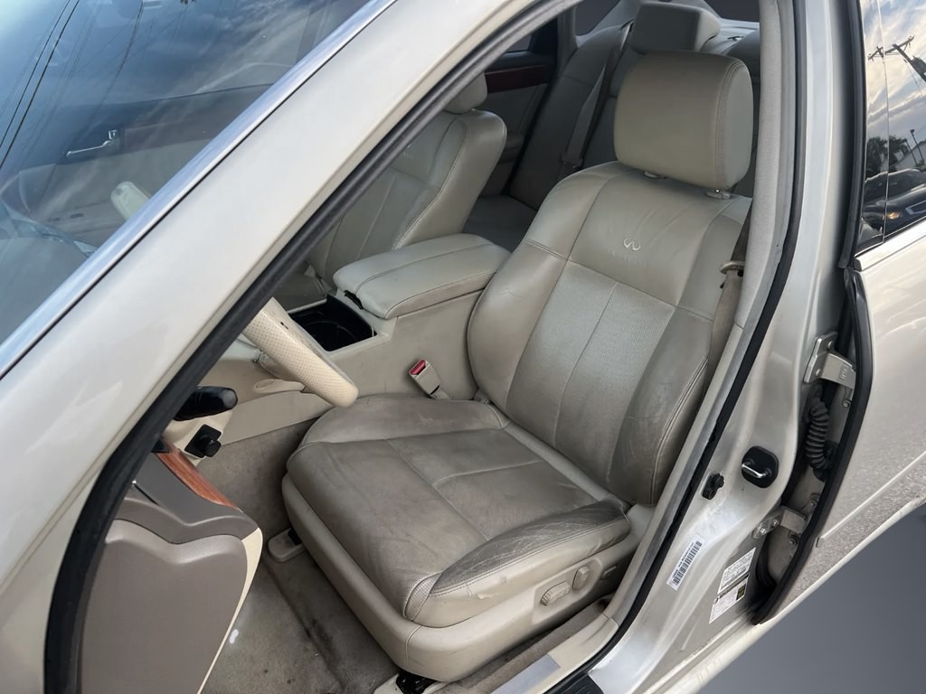 2006 INFINITI M35 Image 11