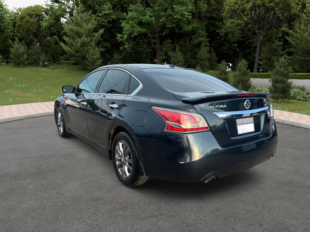 2015 Nissan Altima Image 4