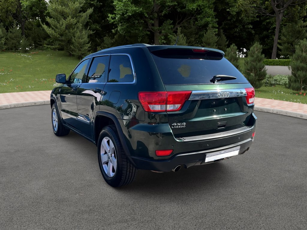 2011 Jeep Grand Cherokee Image 3