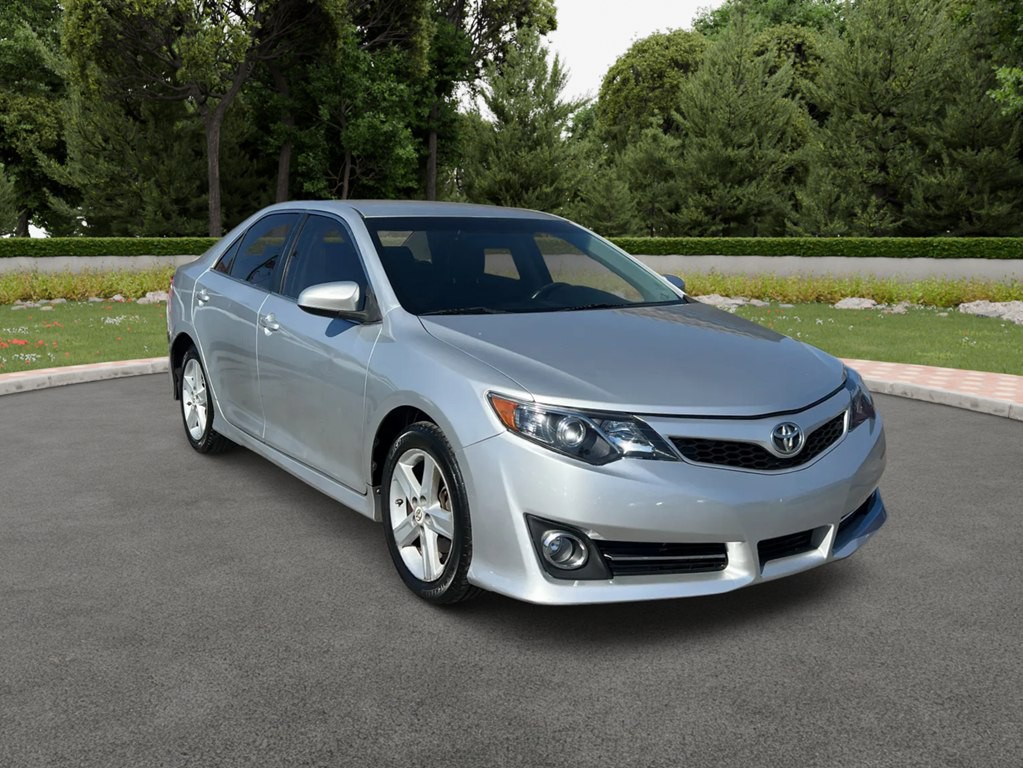 2012 Toyota Camry Image 2