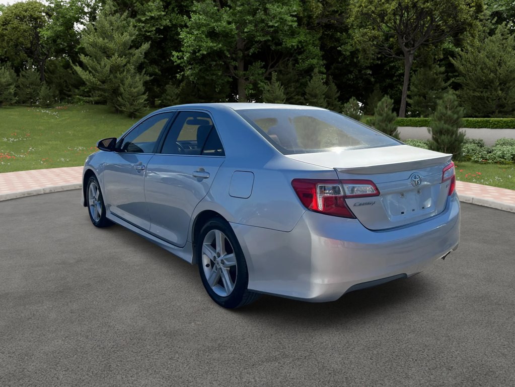 2012 Toyota Camry Image 5