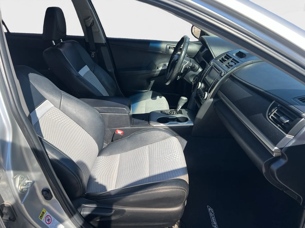 2012 Toyota Camry Image 10